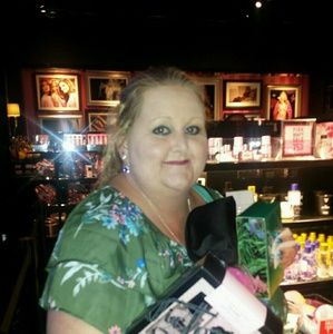 Meet your Posher, Carrie